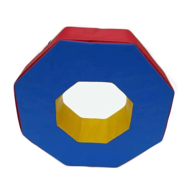 Pusta ośmiokątna kolumna